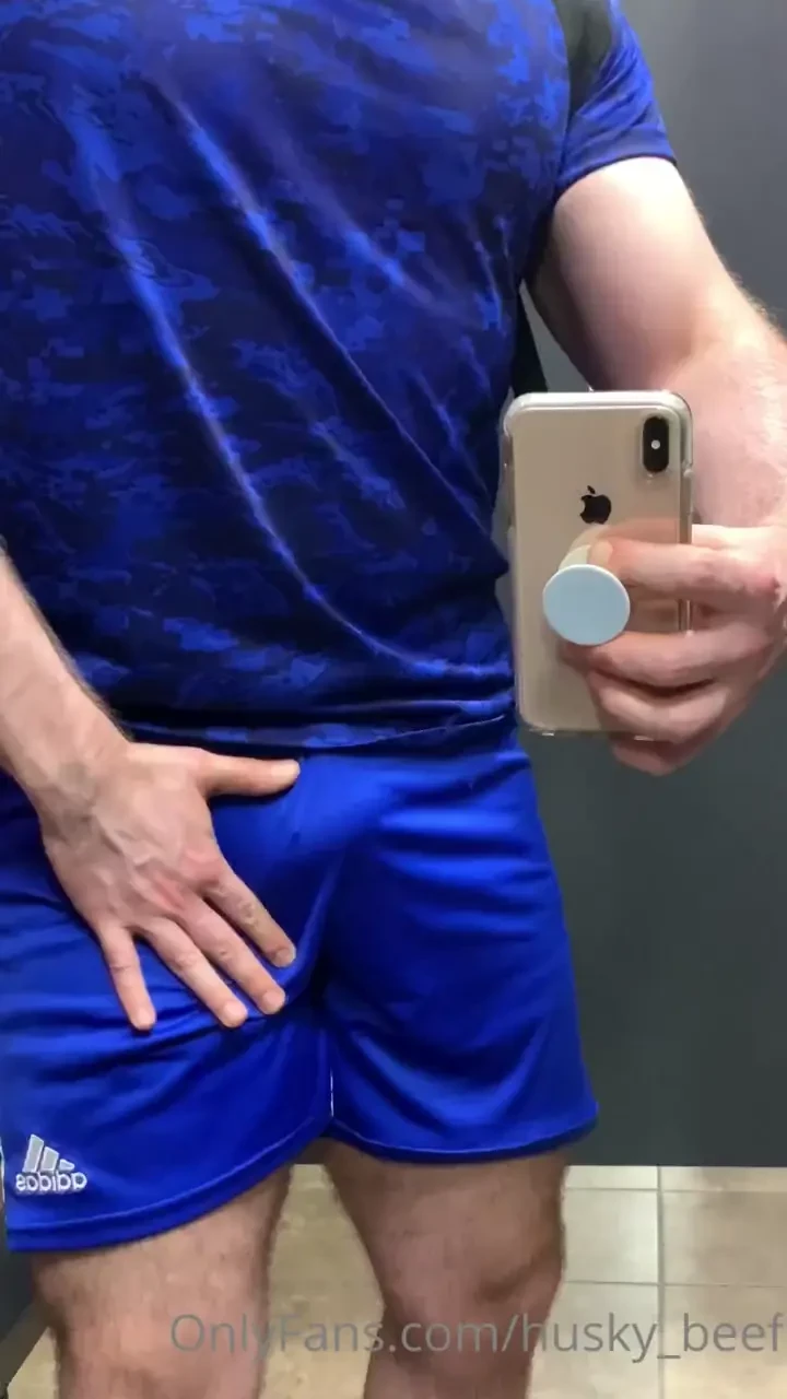 Got so horny at the gym yesterday okay everyday my semi is packed in 