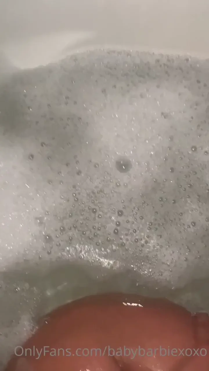 Showing off my fresh mani and pedi in the bath 