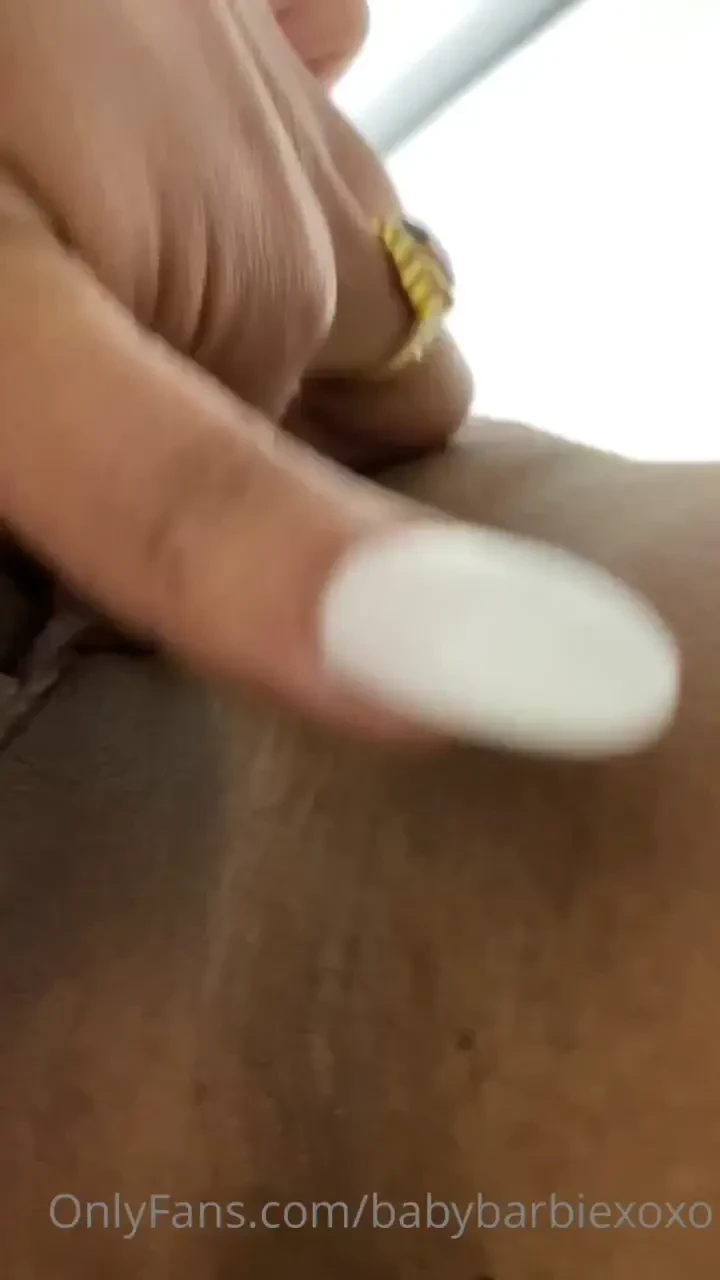 Omggg so happy u are here watch me in the dressing room in my gym 