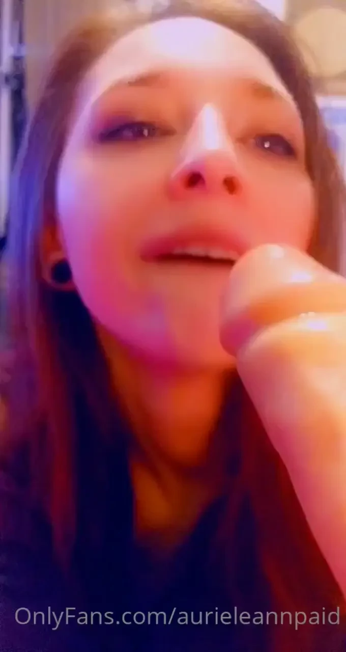 Quick cumshot to the face please 