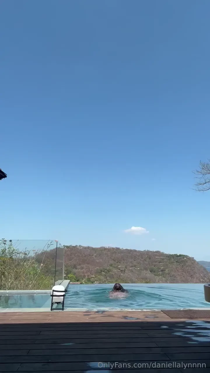 Follow me in the pool baby don t be shy 