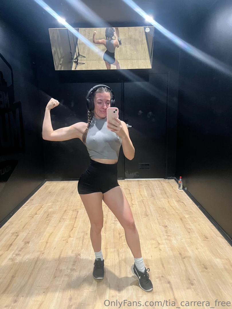 Back in the gym hehe x 