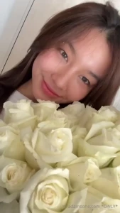 I love me some white roses thank you to those who tipped me so i could