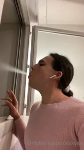 I love to get high when i am all dolled up what do you think i am