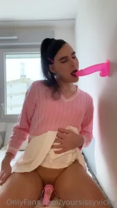 Ewww i got scared by my own dildo i am such a little pussy now