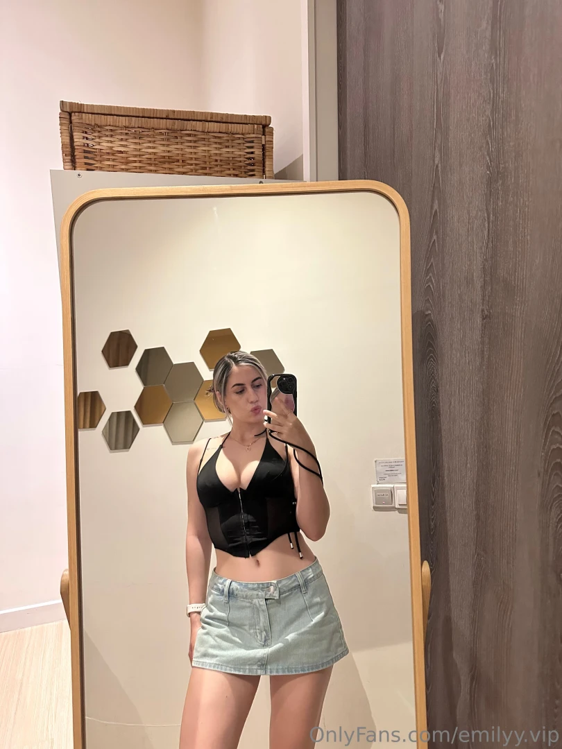 I m full of contrasts i can be romantic i can be naughty it all 