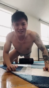 Recovery sunday releasing tension from my huge thighs using a foam