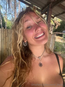 I love taking selfies if you like watching my selfies part 2