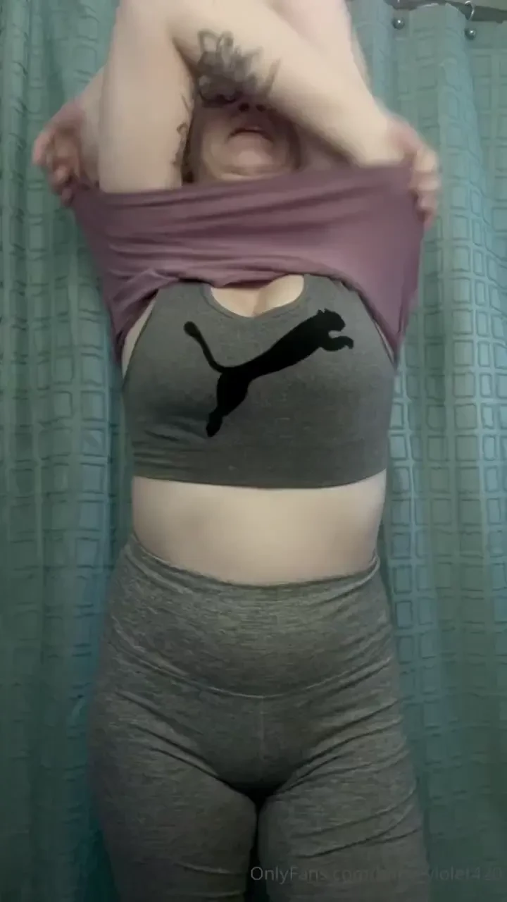 Another kick ass day at the gym watch me strip out of my sweaty gym 