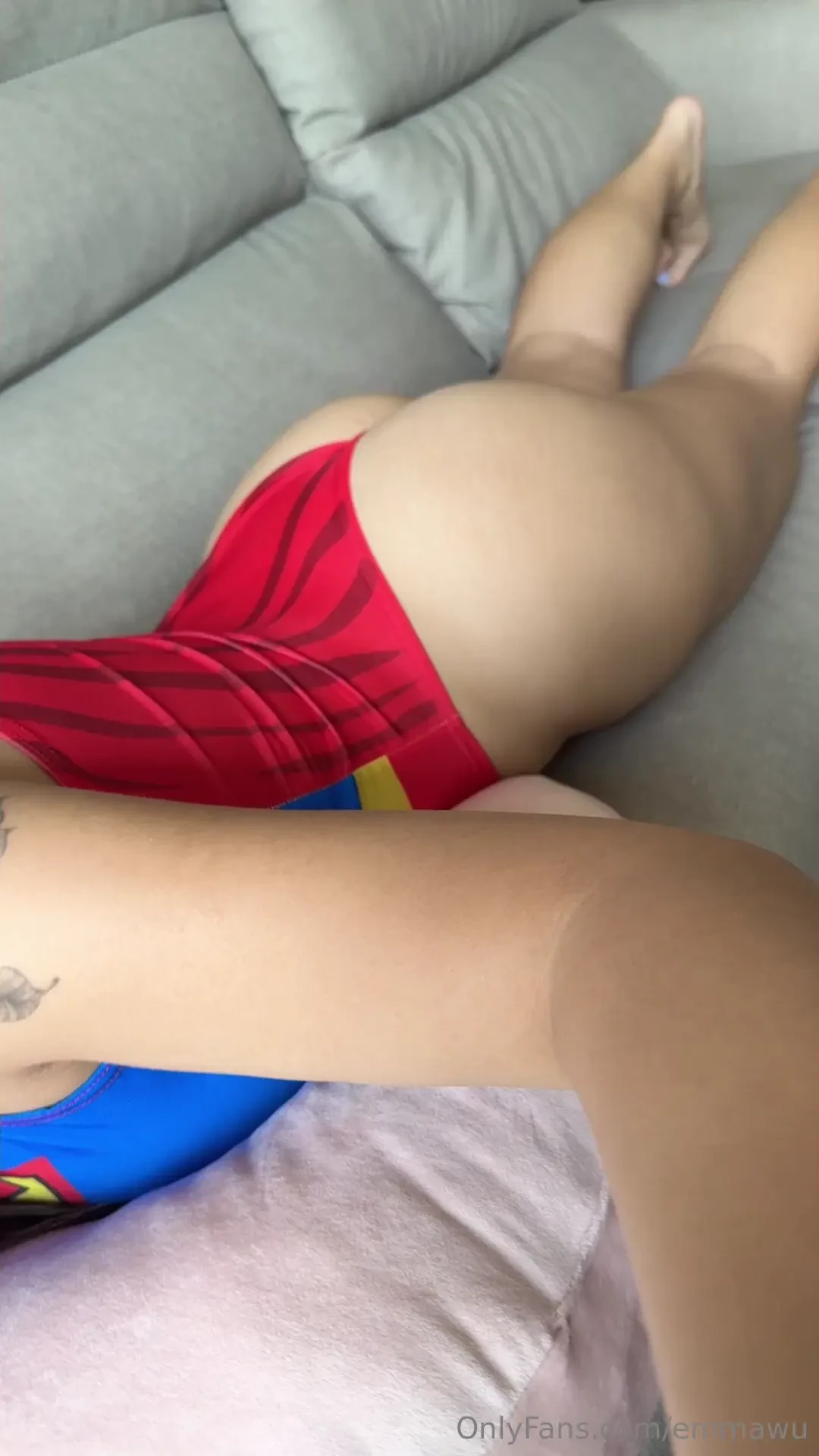 Casually checking if my super ass looks super in the superwoman outfit 