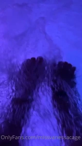 Sexy feet in the hot tub would you worship my feet