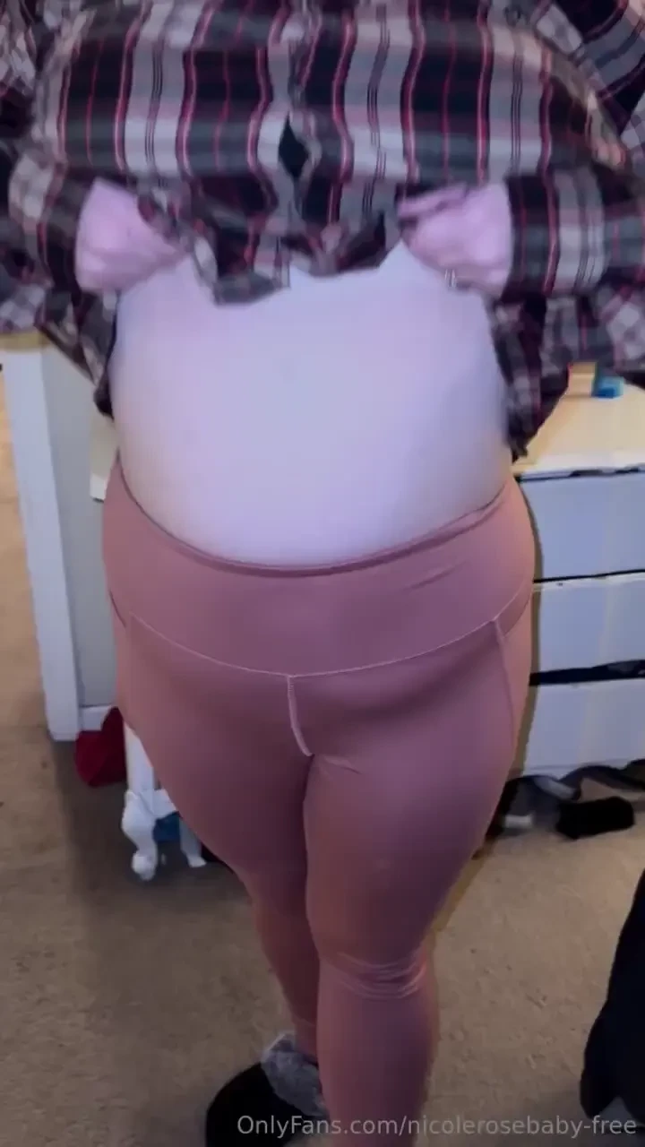 I m so bored someone come play with me 