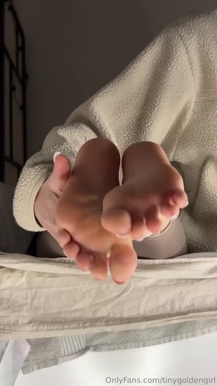 Mhhh would like to taste my own cute little feet 