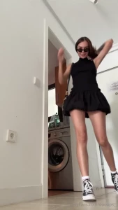 I wonder how many girls don t wear panties under their dresses