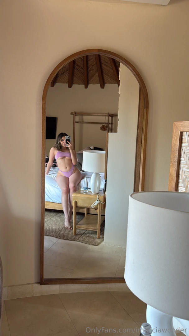 Holaaaa este san valent n el nico espejo que necesito es el que nos 