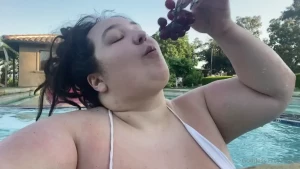 Poolside eats a fat girl must send me a treat