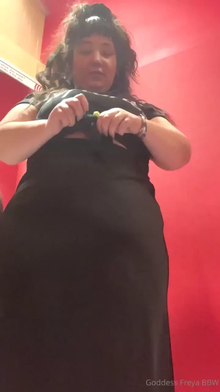 Dressing room try-on fail i don t know why i even bother trying on 