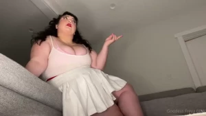 Giantess finds you amp devours you it s been a long day for this giant