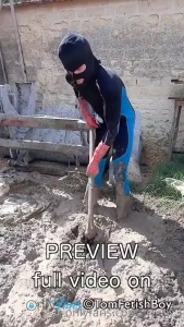 Wetsuit mud new video making a bit of gardening wearing my wetsuit -
