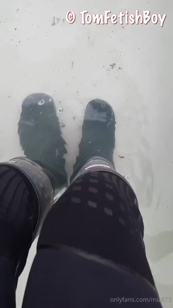 - wetsuit and blue hunter in bath - having some fun in my new wetsuit 