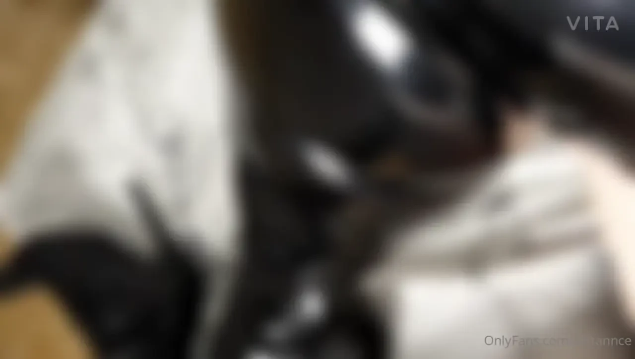 Imagine what these legs would do to you unlock to see whole clip 