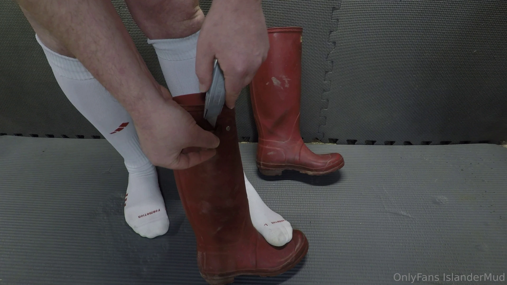 First time ever destroying a pair of hunter boots these were way to part 8 