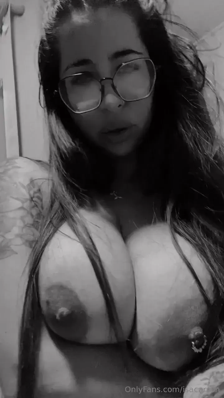 Me encanta mostrarte mis tetas me imaginas sobre tu pene as 