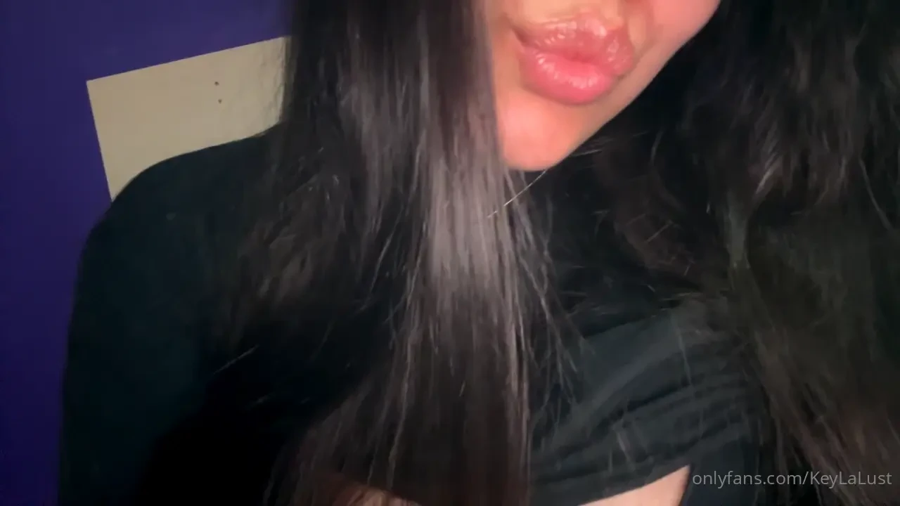 I just love my cleavage and my lips imagine those latina lips wrapped 