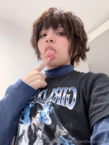 Looking cute in my viktor shirt ye ye