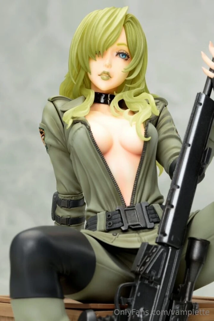 My friend wants me to cosplay sniper wolf with her as eva this month part 1 