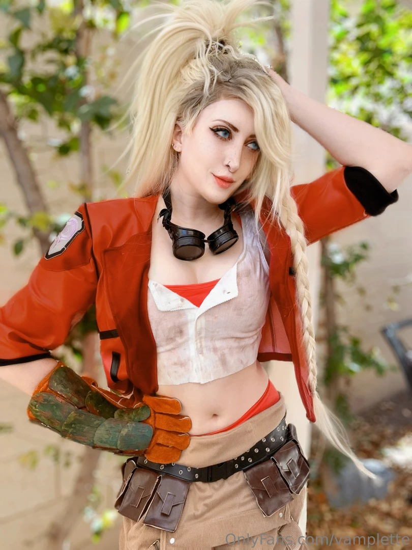 I cosplayed gemma it was kinda a closet cosplay but i think it turned 