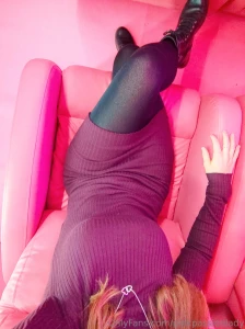 Alle malen schwarz ich seh die zukunft pink