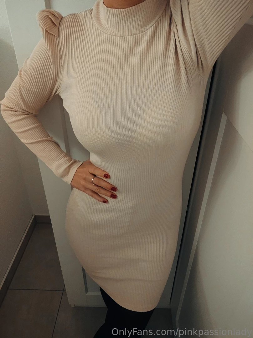 Hey boys ich liebe es meine kurven durch enge kleider zu zeigen und 