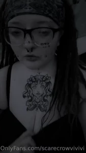 Lemme shake my tits in your face