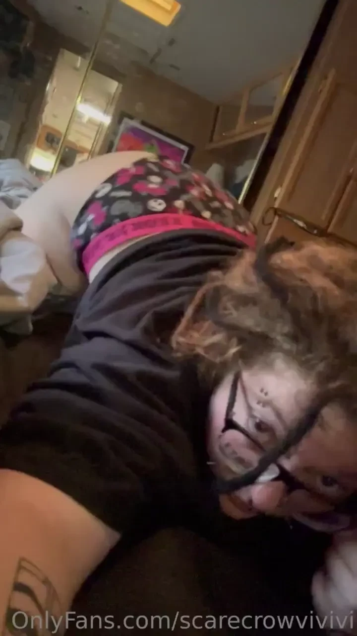 Lemme shake this fat ass on ya daddy 