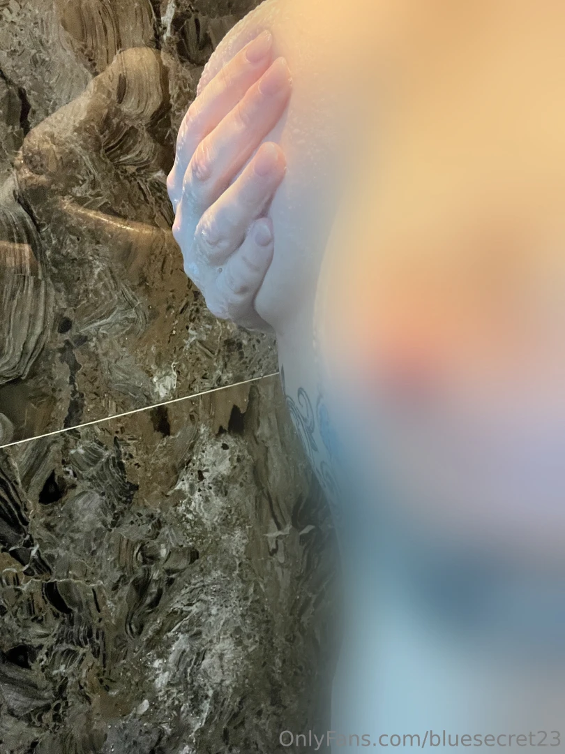 Komm mit mir unter die dusche und seif mich ein hei es bild plus video 