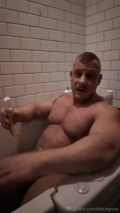 Bloated oiled up muscle