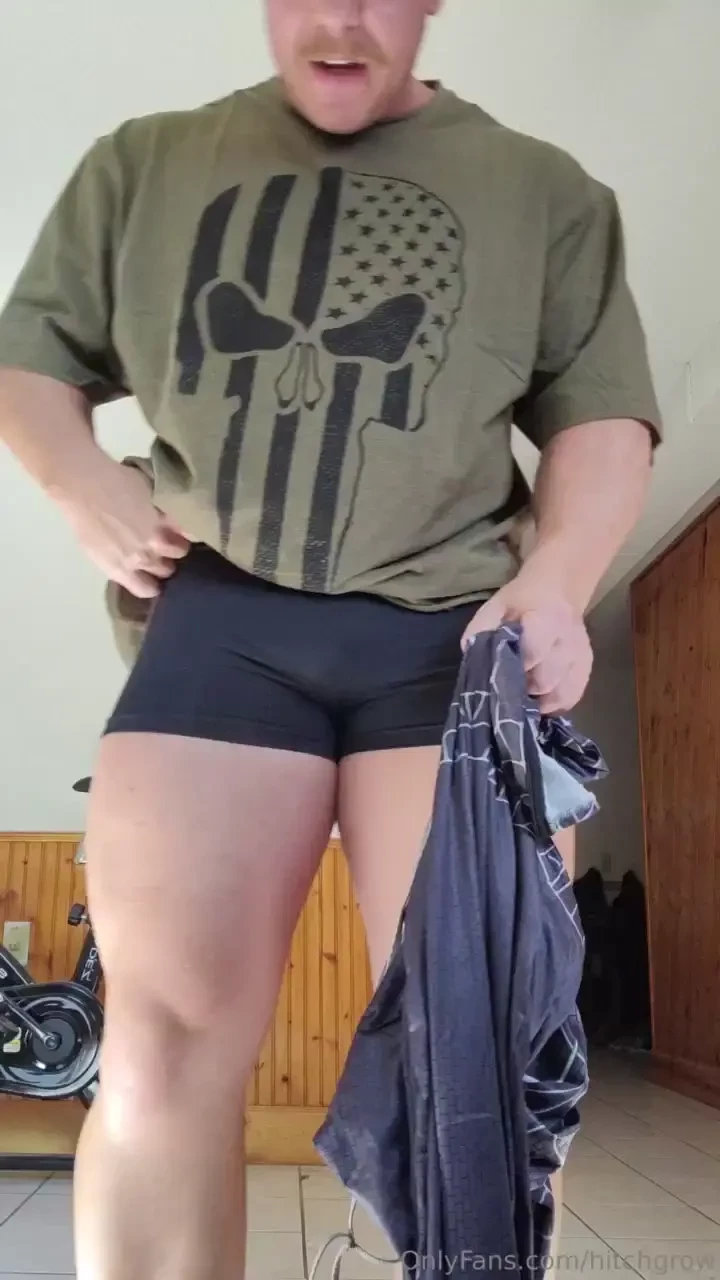 Watch me squeeze into this xxl spider-venom suit 