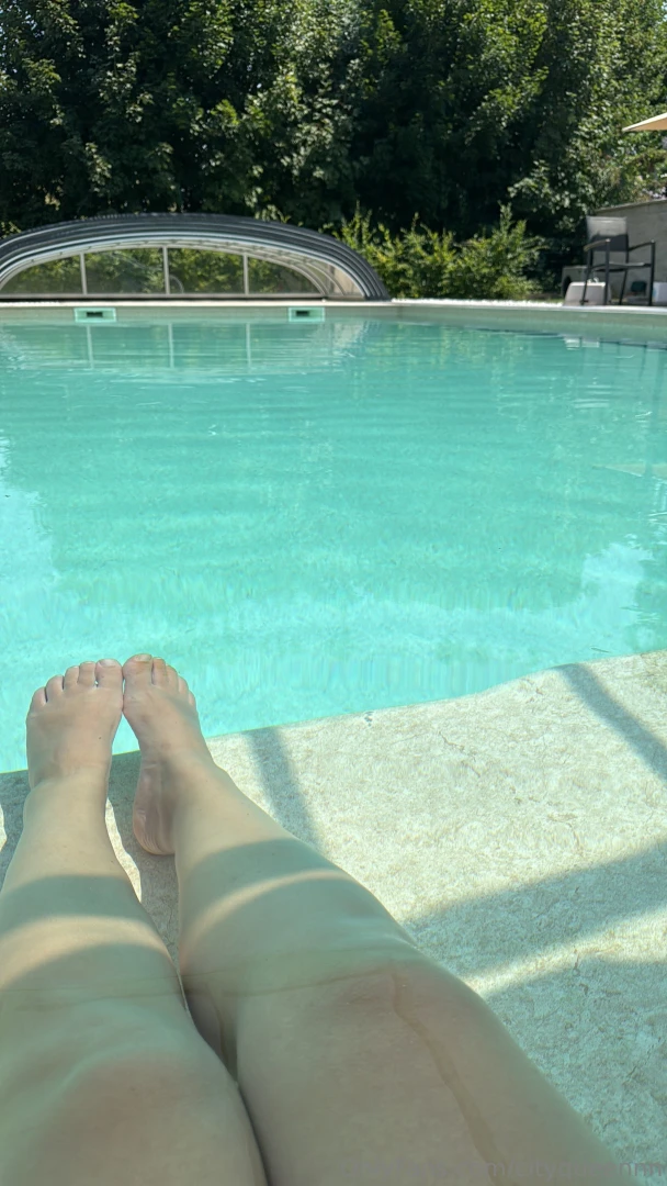 Do you also want the summer back come into the pool with me 