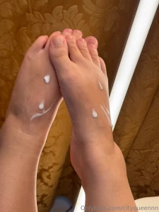Cream my feet with me