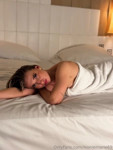 Schreib mir um mich ohne dem handtuch zu sehen text me to see me