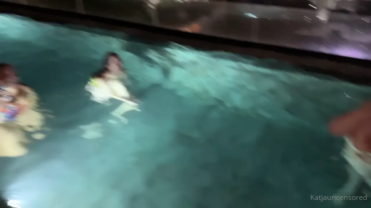 Me like watch me mop the floor with these hoes and show em how a 