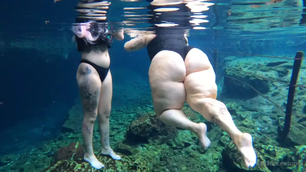 I love the way princessspear and tinasmalls look underwater hahha 