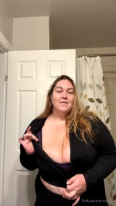 katjauncensored - The way i bounced my tit out my top lmaoooo 