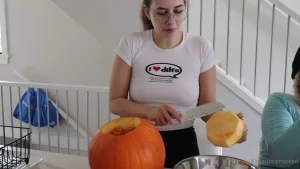 katjauncensored - Vanessariley educating us on pumpkins ahhaha laylaambrielle and i like 