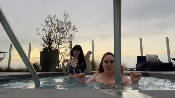 Paigesteelexxx and i vibing in the hot tub on top of a roof in la 