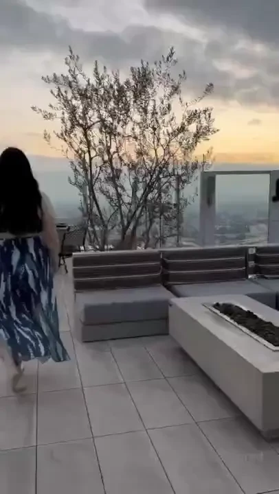 Paigesteelexxx and i decided to go up to the rooftop pool 