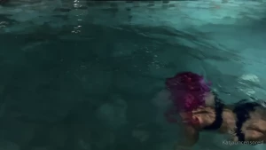 katjauncensored - Us being absolute weirdos doing handstands in the pool lmfao 