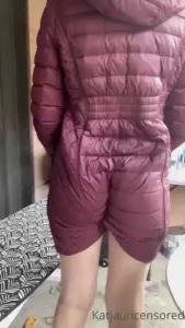 Rachyyy69 ass jiggle through her jacket