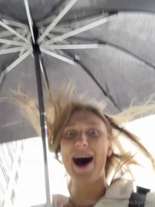 I think this wind is capable of carrying me to the land of oz